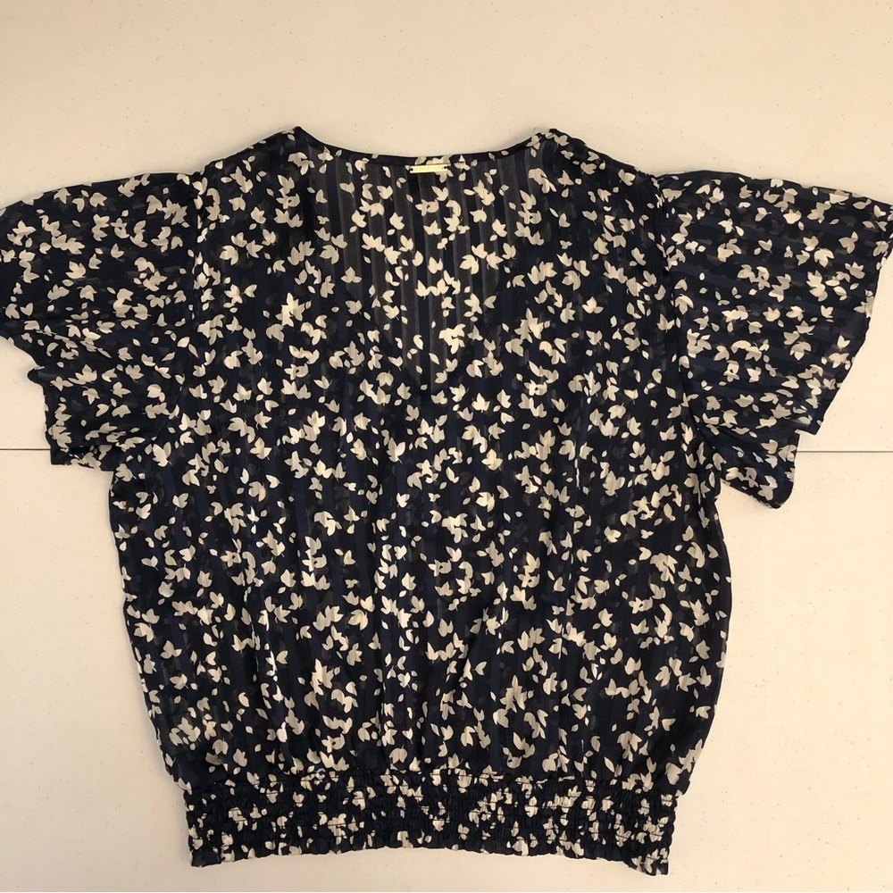 Michael Kors Floral V-Neck Women's Top - Navy and Ivory Size XL - Picture 5 of 9